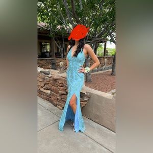 Designer: Primavera. only worn once, no altercations done